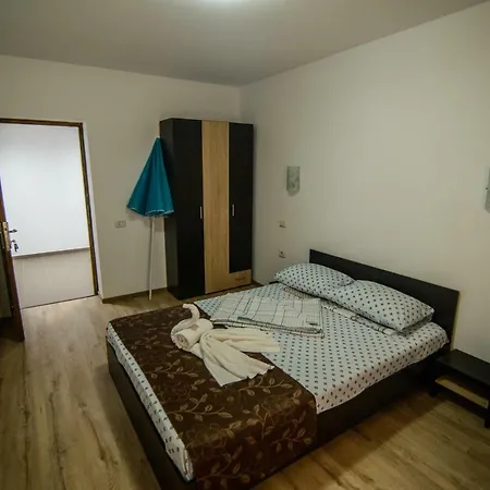 ゲストハウス Onasis テキルギオル