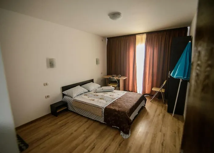 ゲストハウス Onasis テキルギオル